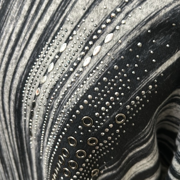 Gently worn B.L. E. U. knit Tunic 1X - Picture 3 of 6